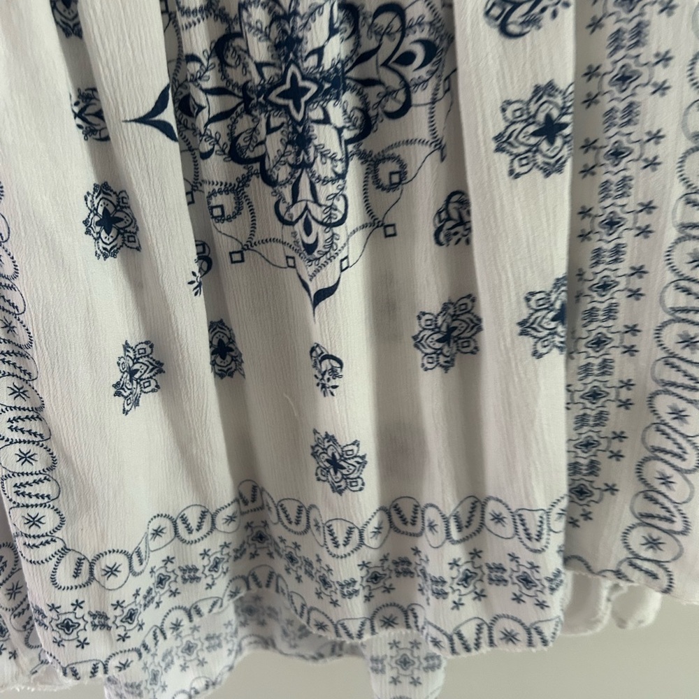 Avenue White and Navy Patterned Blouse - Picture 6 of 8